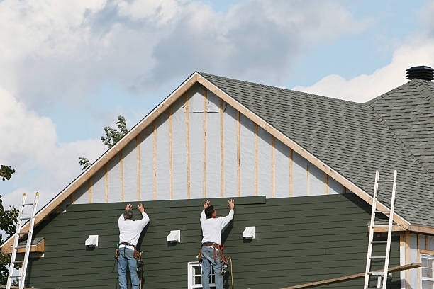 Professional Siding Installation technician working in Lynn, IN